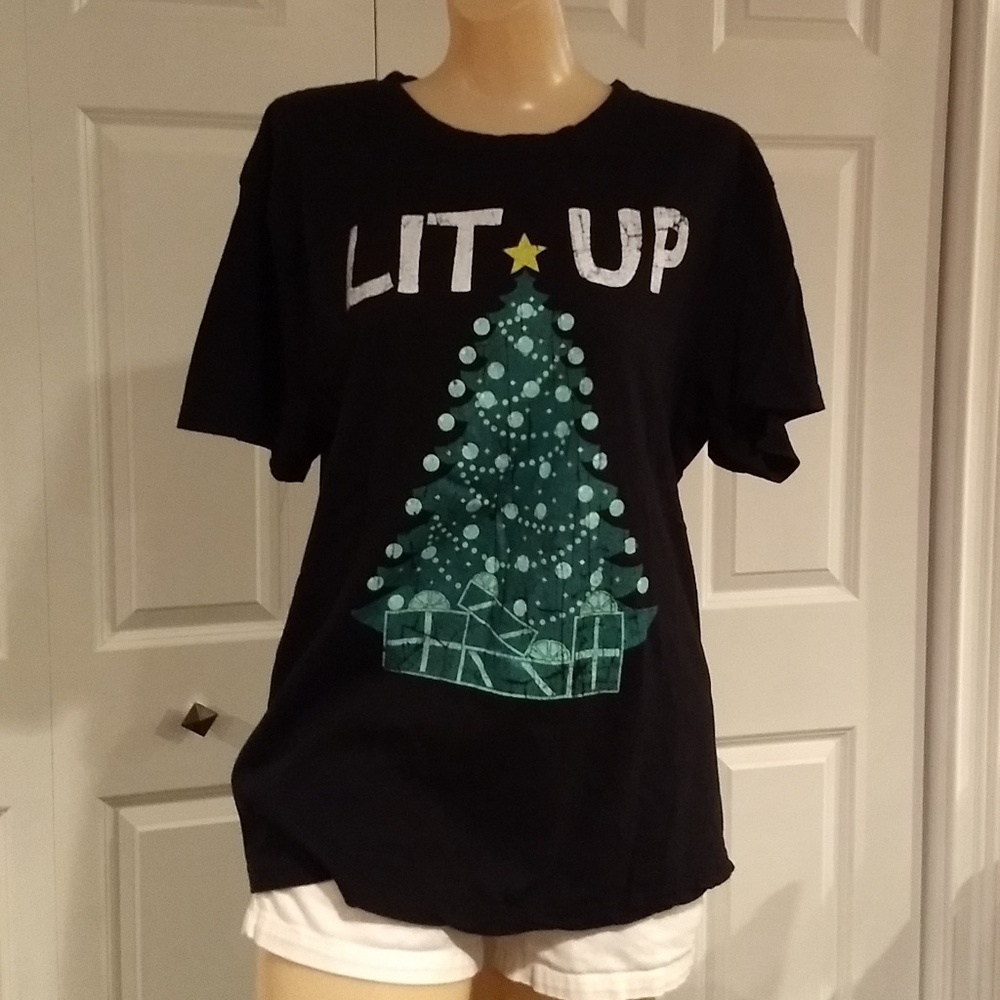 Lit up Christmas tee size xl